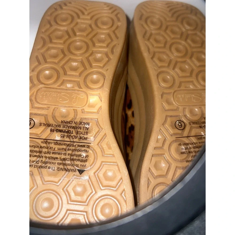 Le Sheelah TOPPING-18 Leopard Print Platform Sneakers Womens Size 6 Gold Stripe